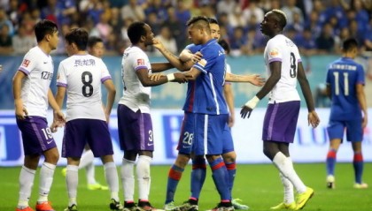  慕尼黑德比战火药味十足险冲突  