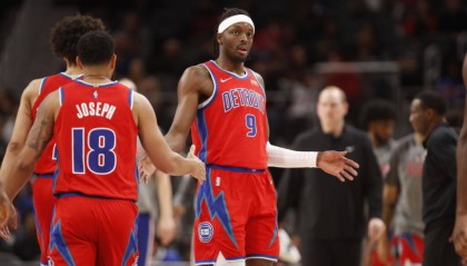  坎宁安33分活塞加时胜步行者  