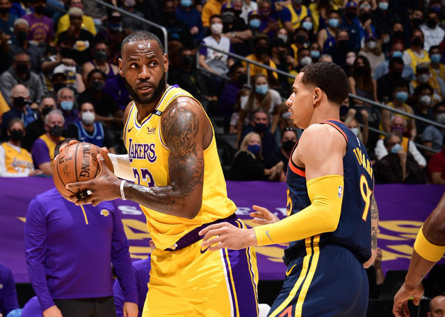  VAR争议判罚引众怒，英超裁判组遭抨击  