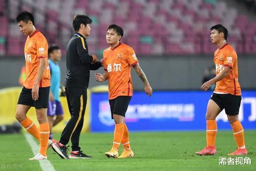  尤文图斯球迷抗议管理层决策  